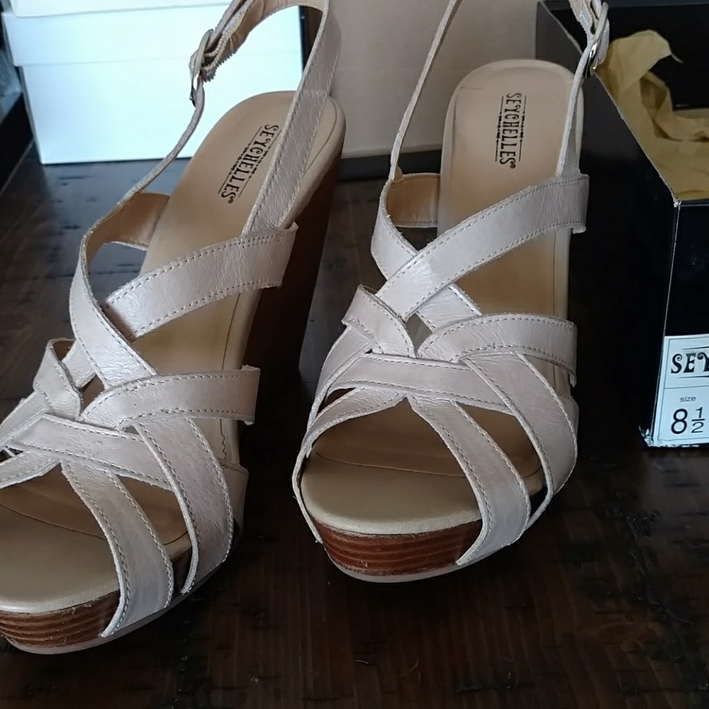 Seychelles wedges